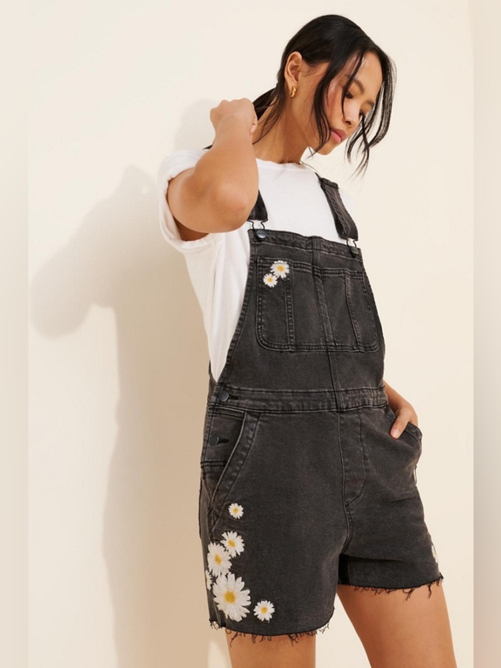 DRIFTWOOD Black Washed Denim Short Overalls with Daisy Embroidery NWOT